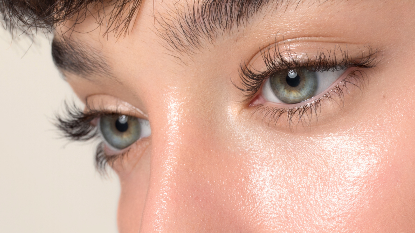Lange, volle Wimpern ohne Hormone – geht das wirklich?