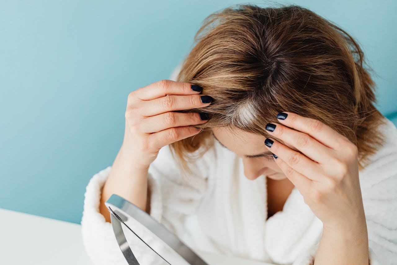 Haare werden dnner Frau: Ursachen & was hilft | Tru Cosmetics